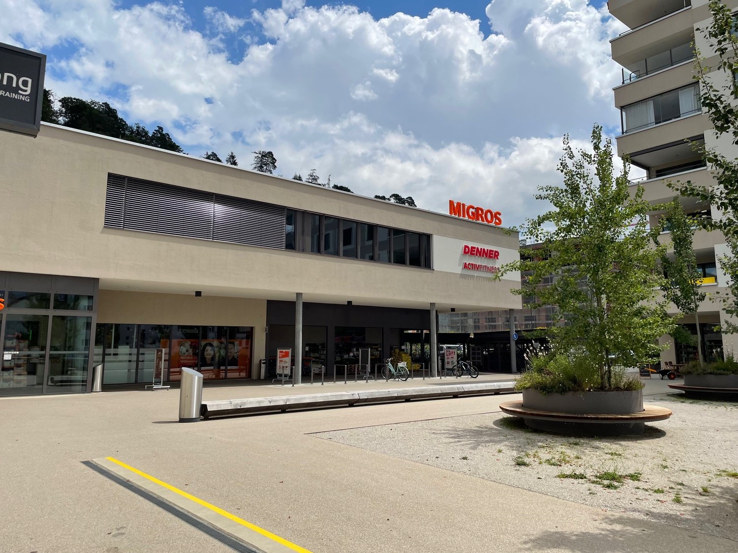 400m² shopping centre, photo 1 of 7