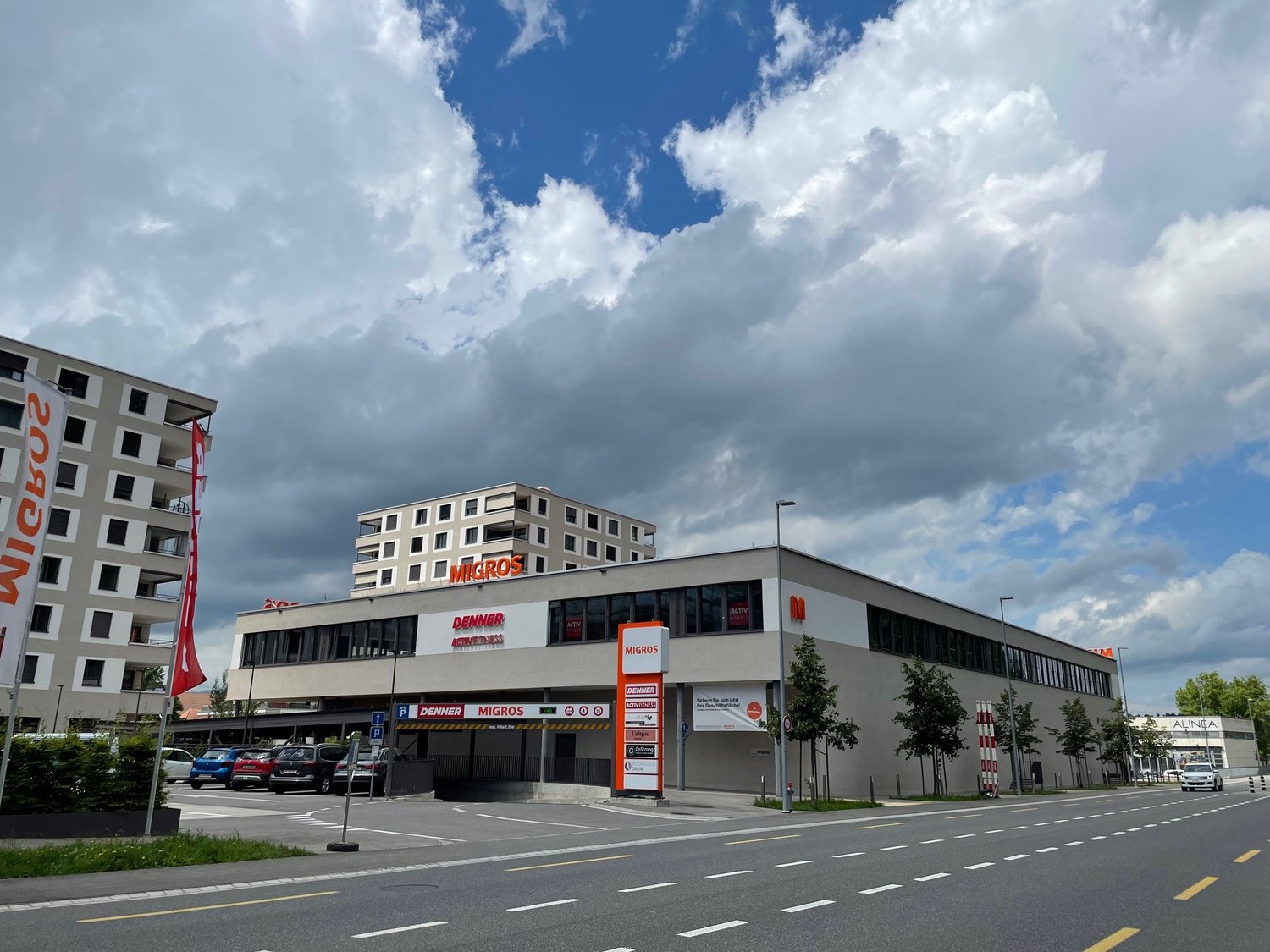 400m² shopping centre, photo 2 of 7