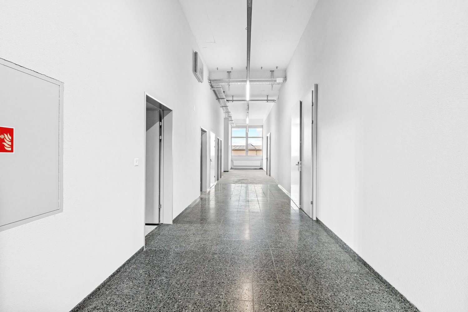 969m² industrial object, photo 3 of 5