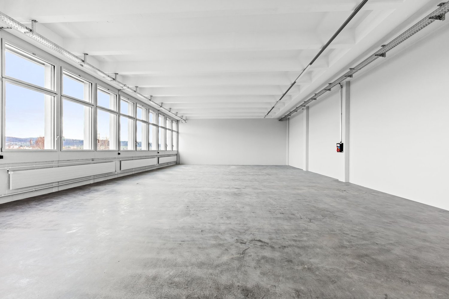 969m² industrial object, photo 1 of 5