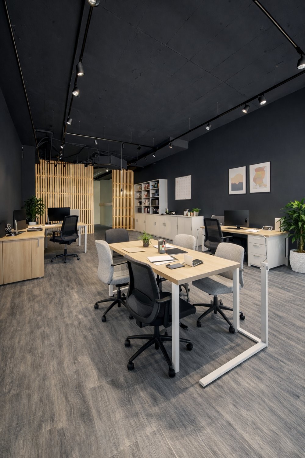 211m² commercial, photo 1 of 8