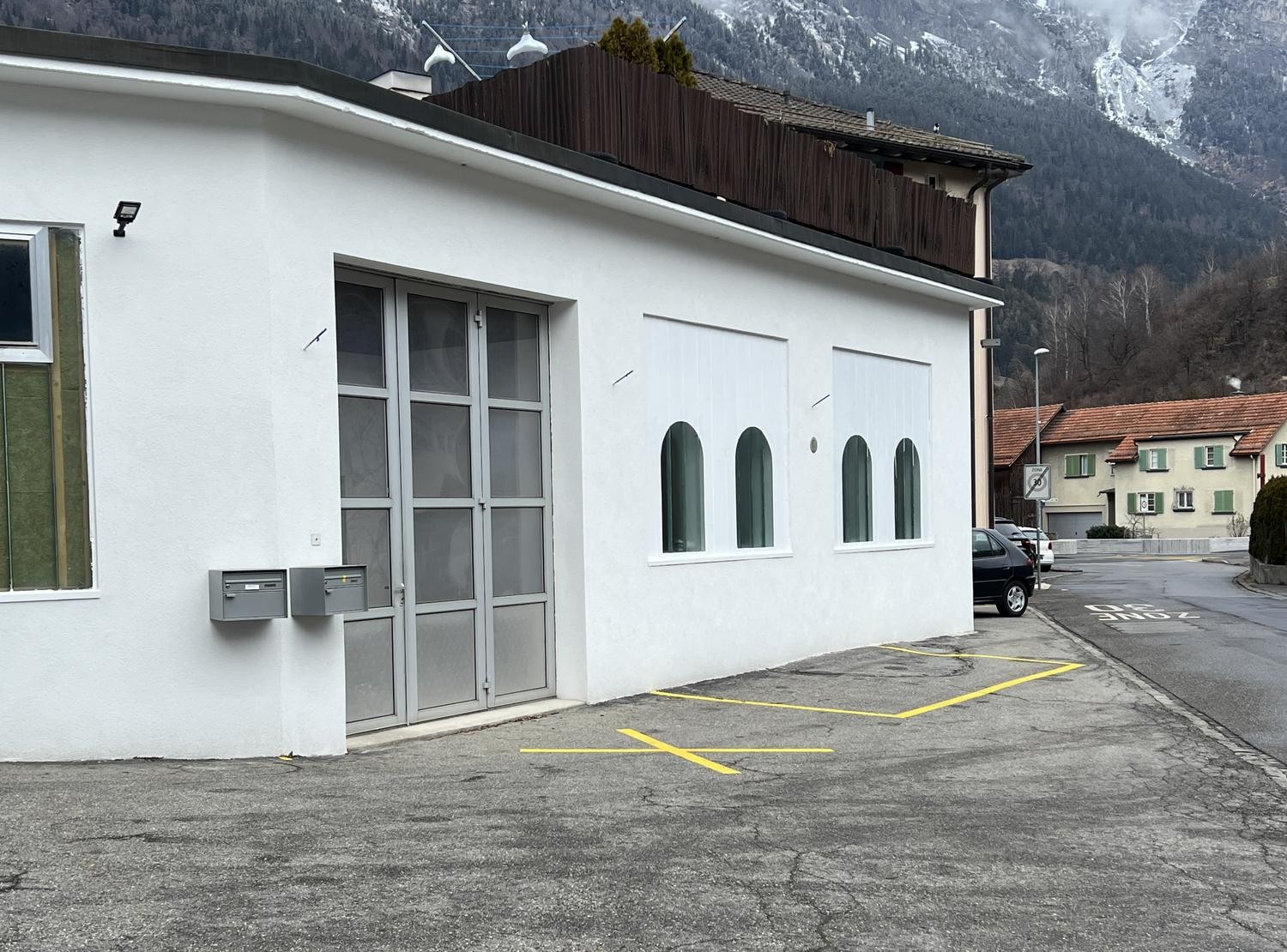 140m² commercial