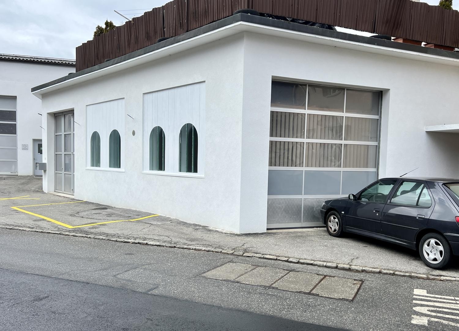 140m² commercial