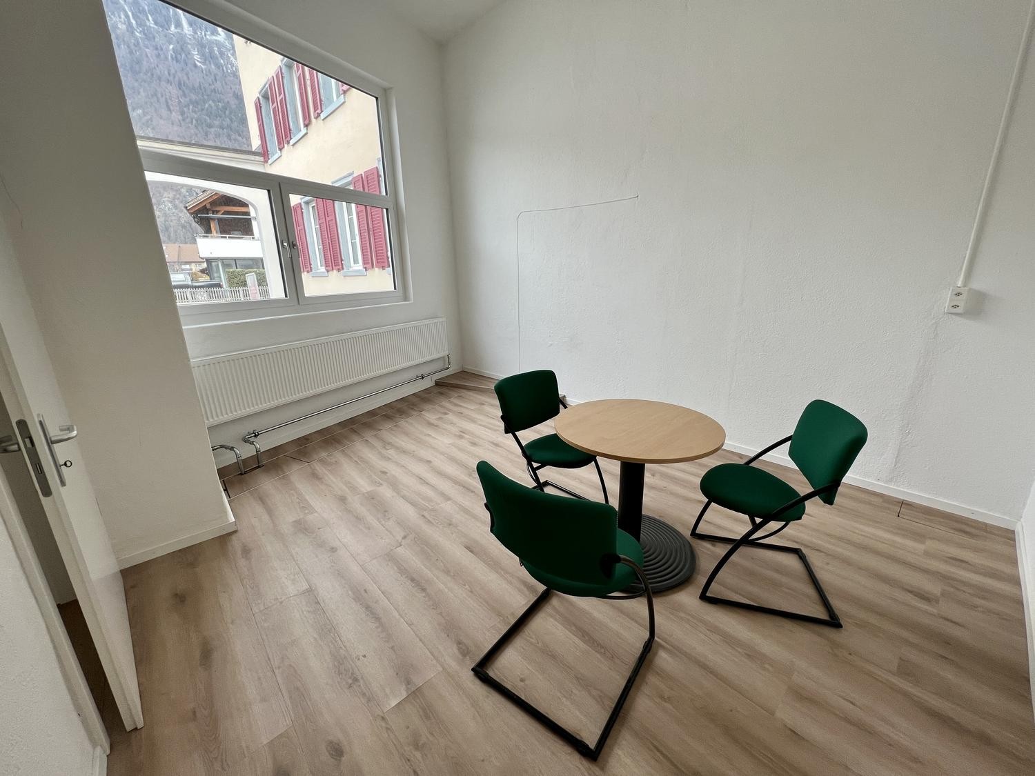 140m² commercial