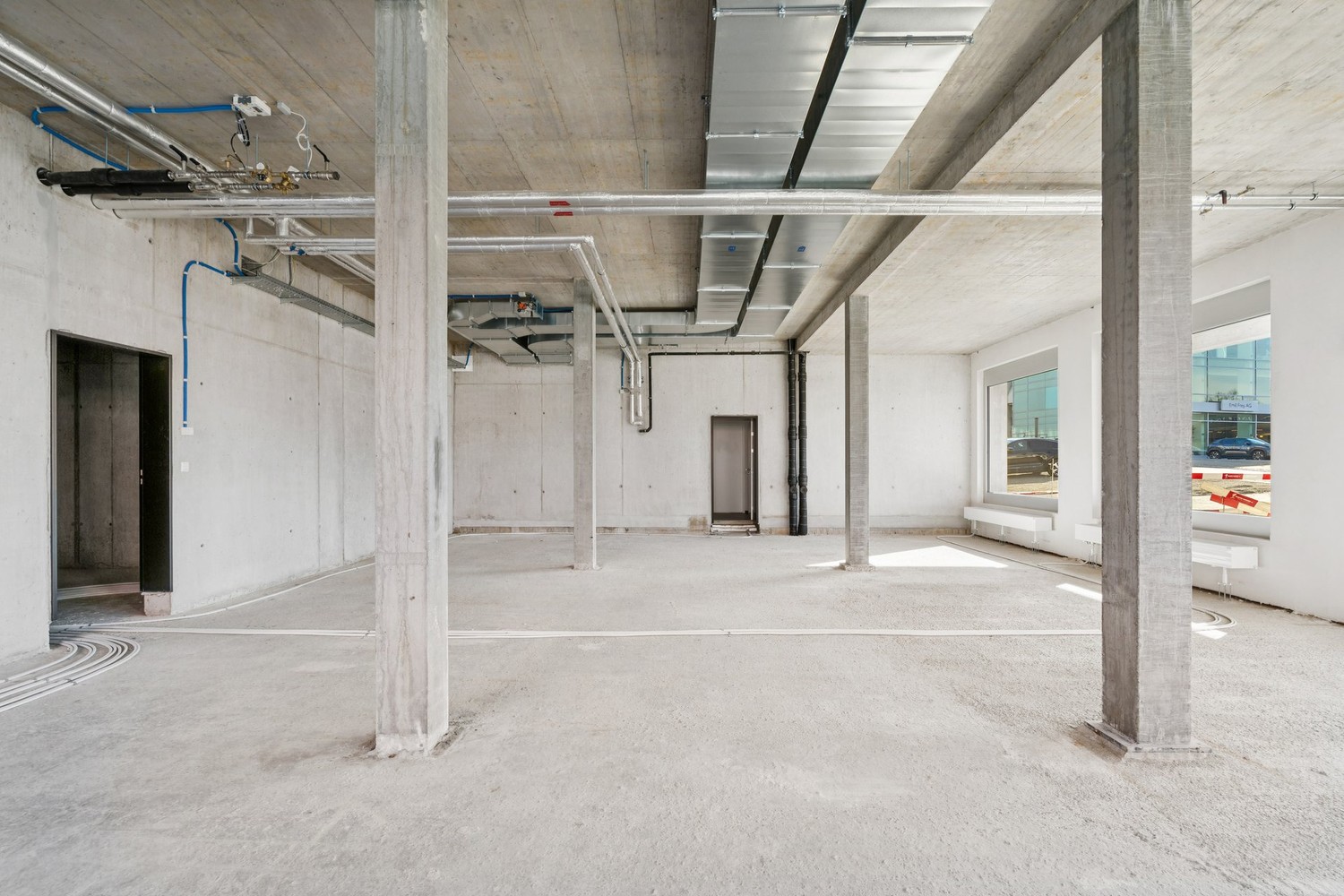 100m² shop, photo 7 of 8