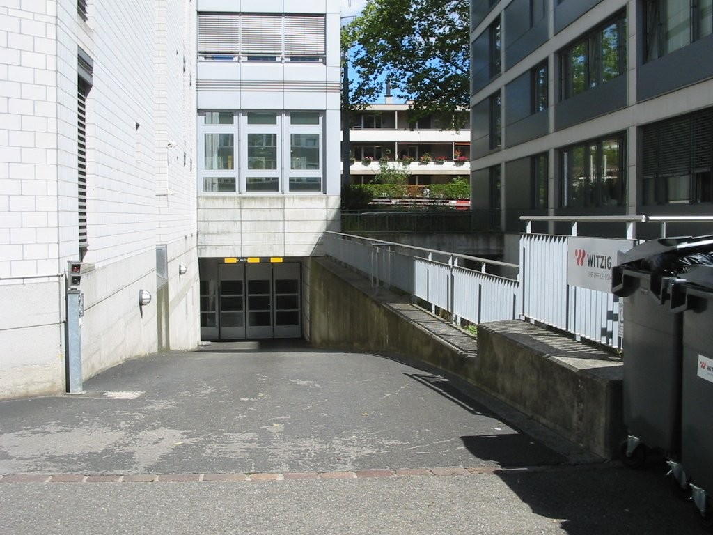 Underground slot, photo 2 of 3