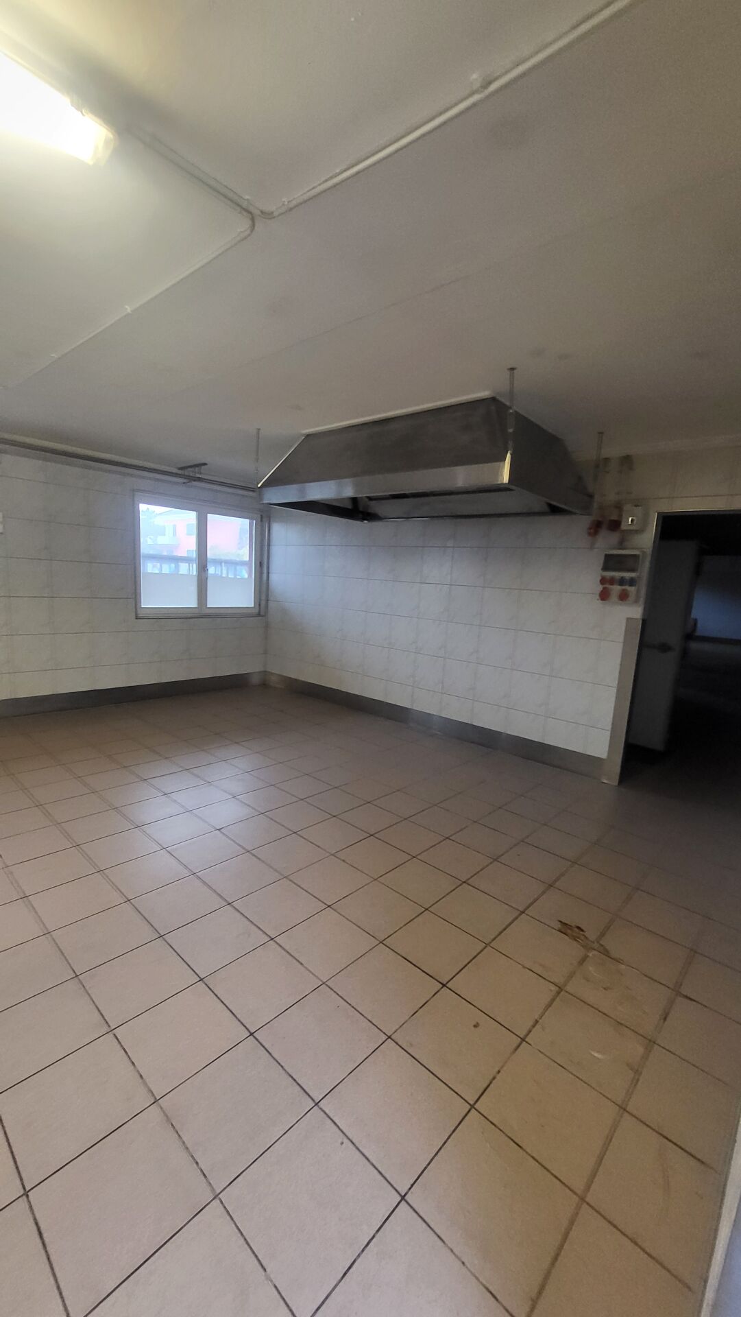 275m² storage room, photo 1 of 7