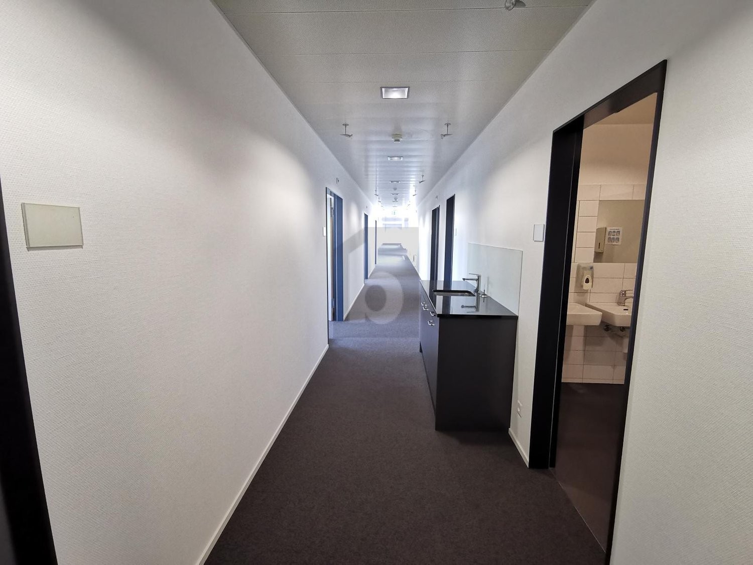 527m² office, photo 4 of 4