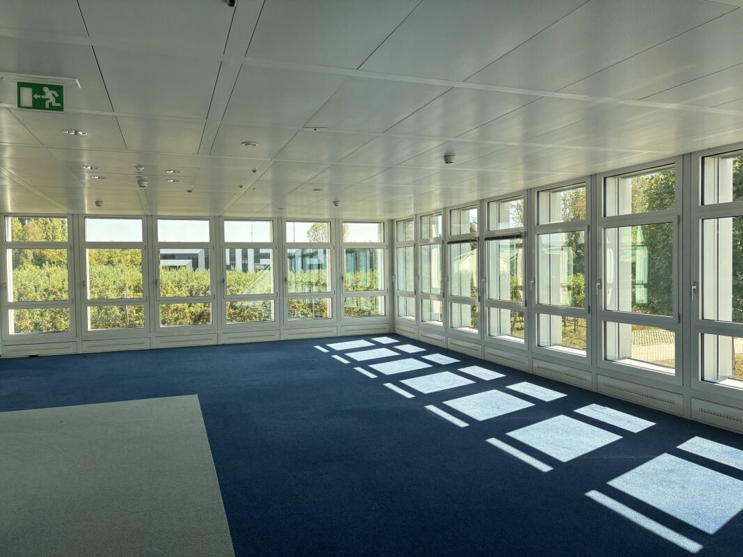 2600m² office, photo 5 of 10
