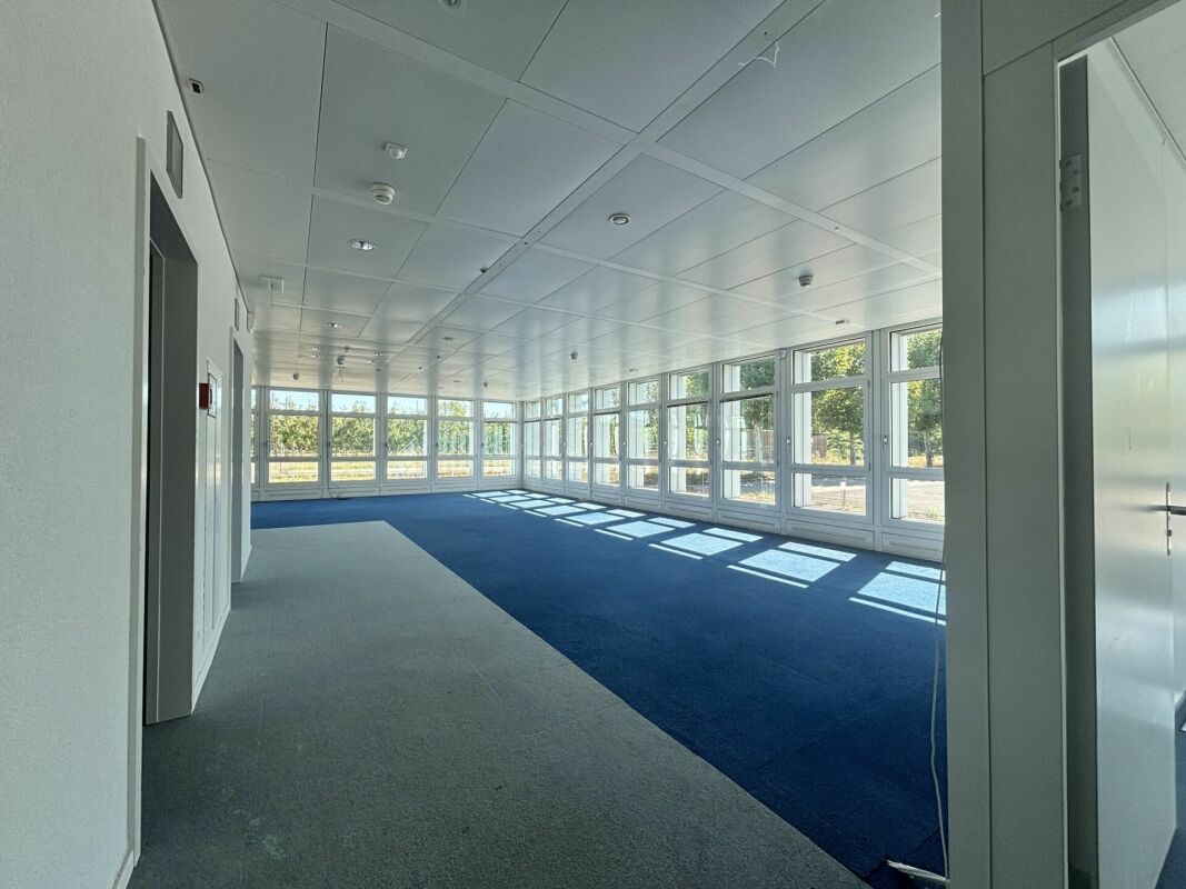 2600m² office, photo 10 of 10