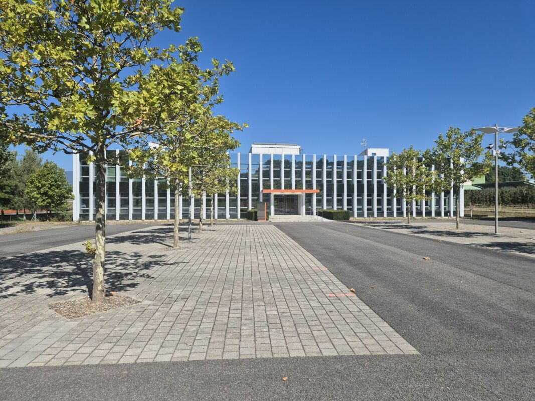 2600m² office, photo 2 of 10