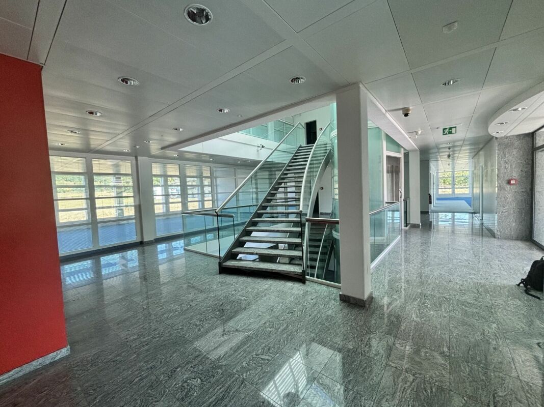 2600m² office, photo 3 of 10