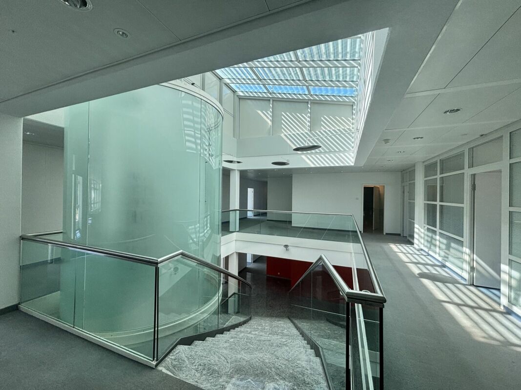 2600m² office, photo 6 of 10
