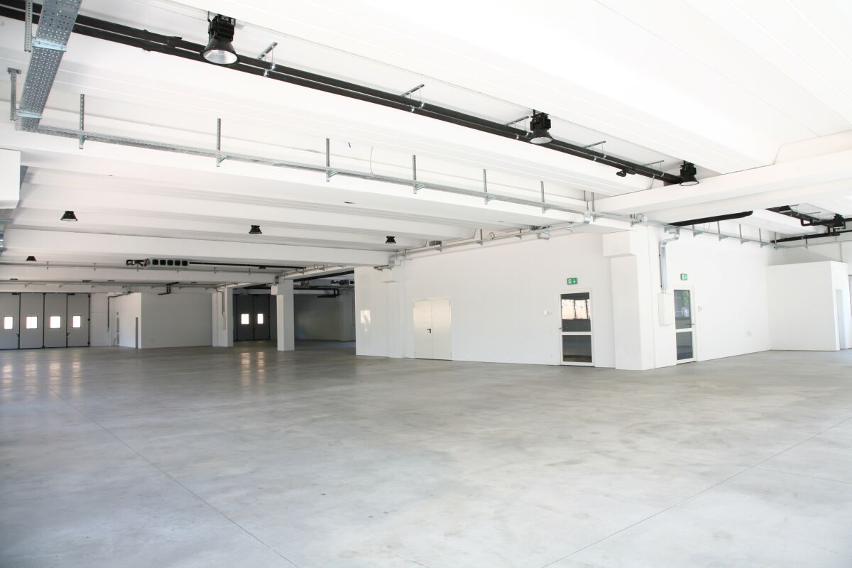 Commercial, photo 6 of 6