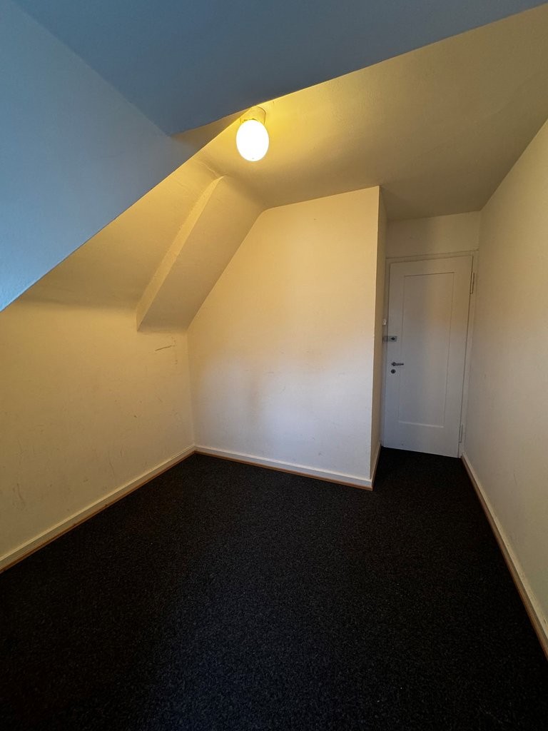 1 room single room, photo 2 of 3