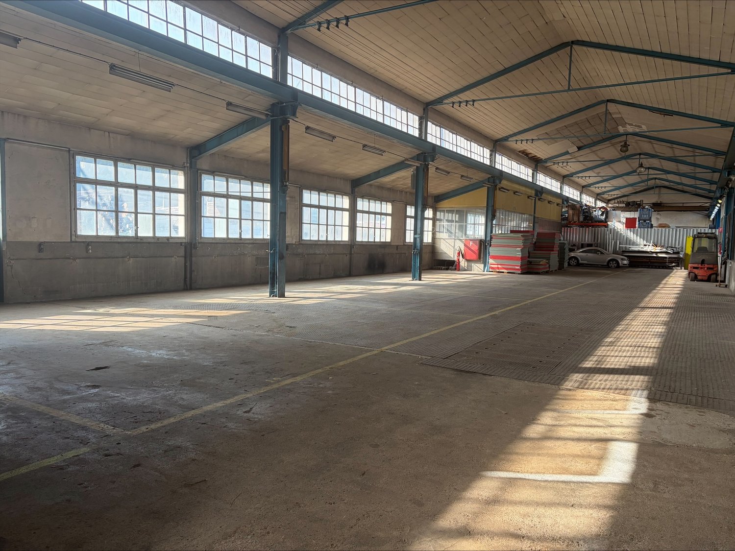 640m² commercial, photo 3 of 9