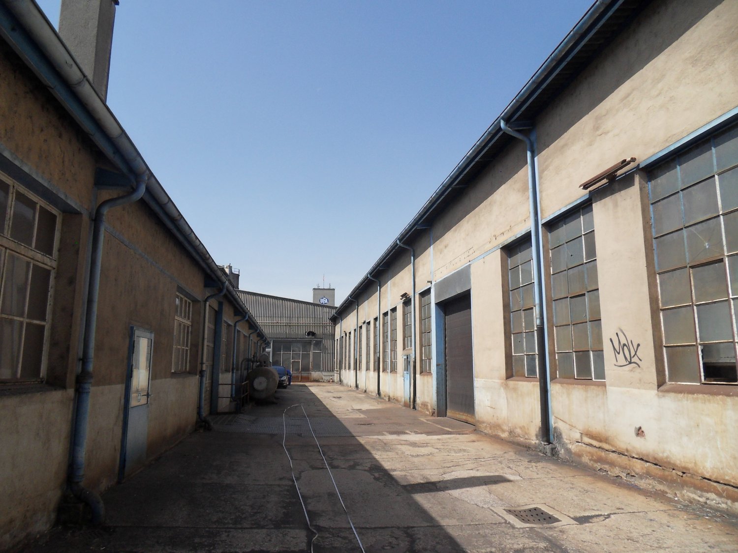 640m² commercial, photo 1 of 9