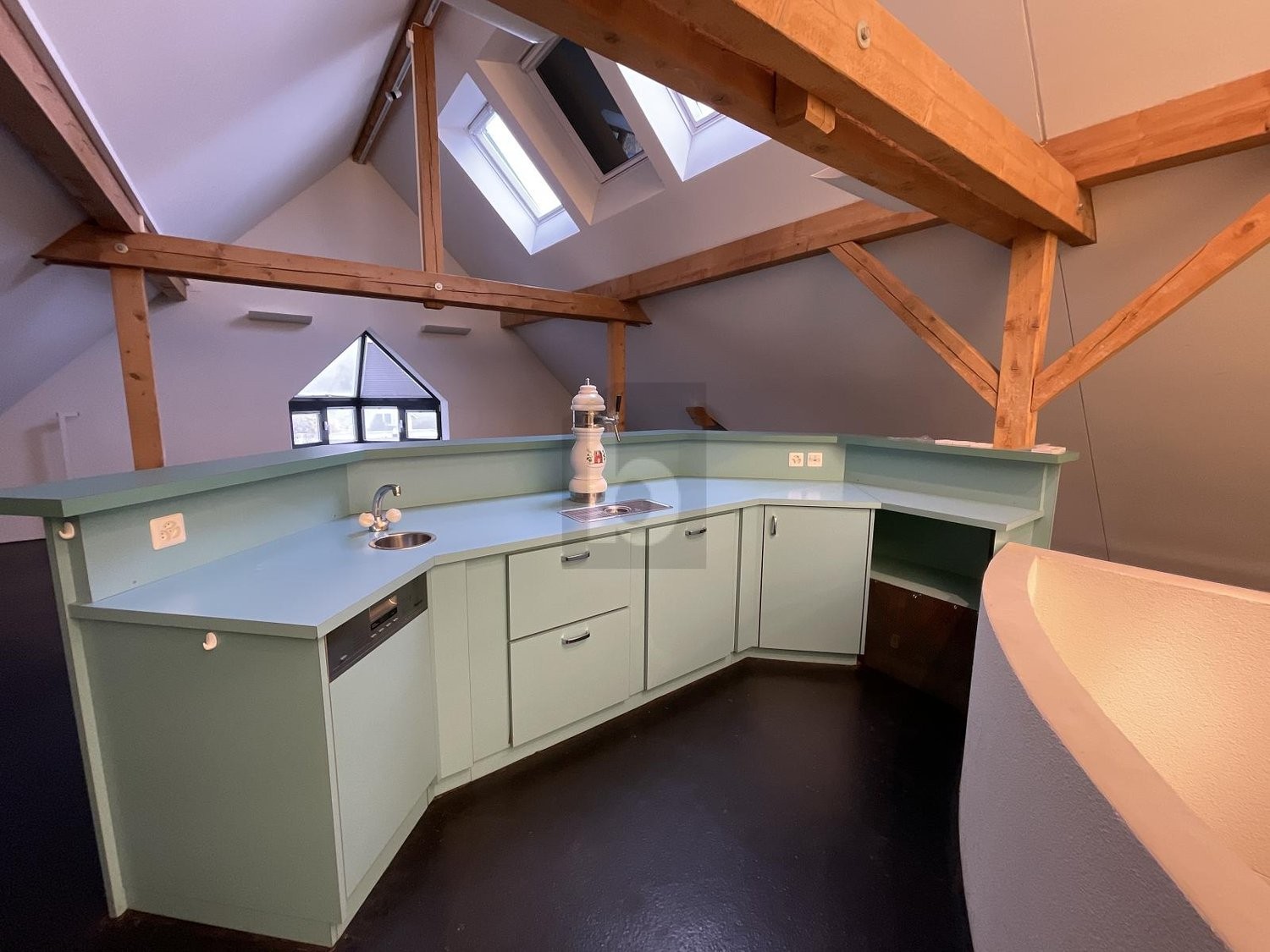 256m² office, photo 1 of 4