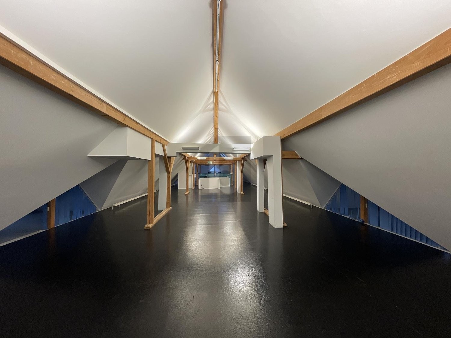 256m² office, photo 2 of 4