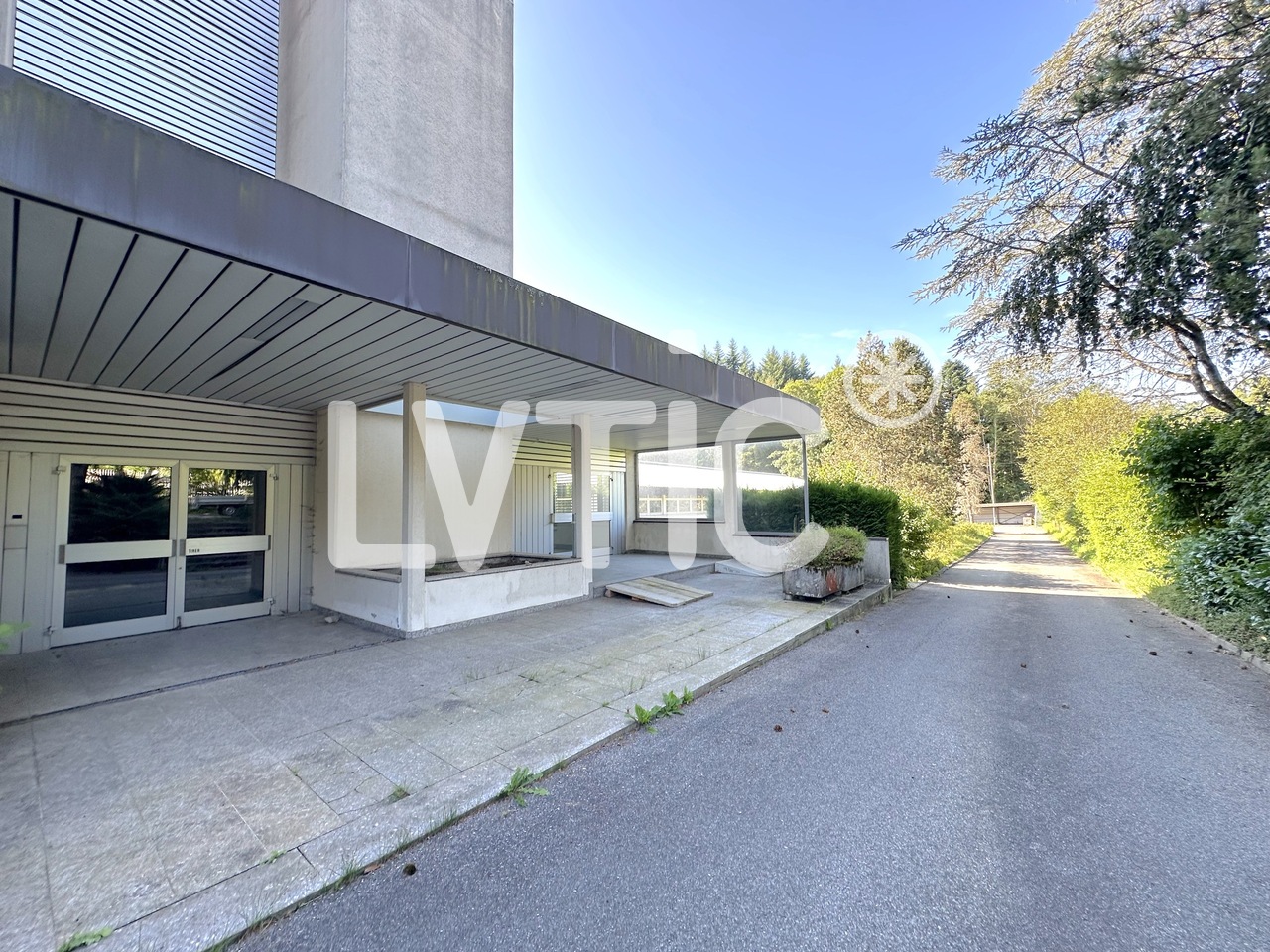 886m² atelier, photo 2 of 8