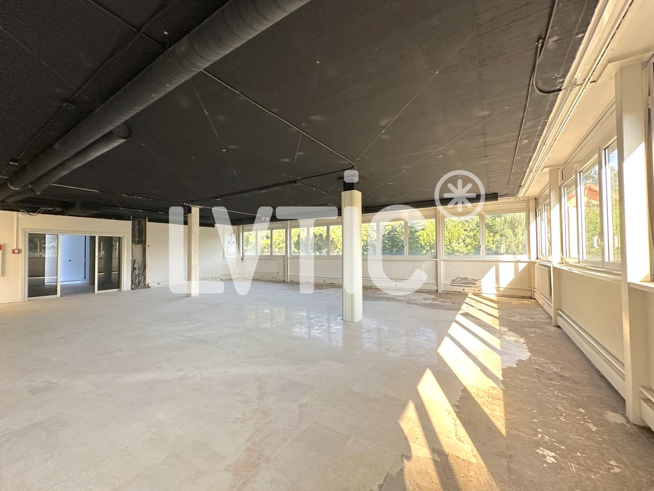 886m² atelier, photo 5 of 8