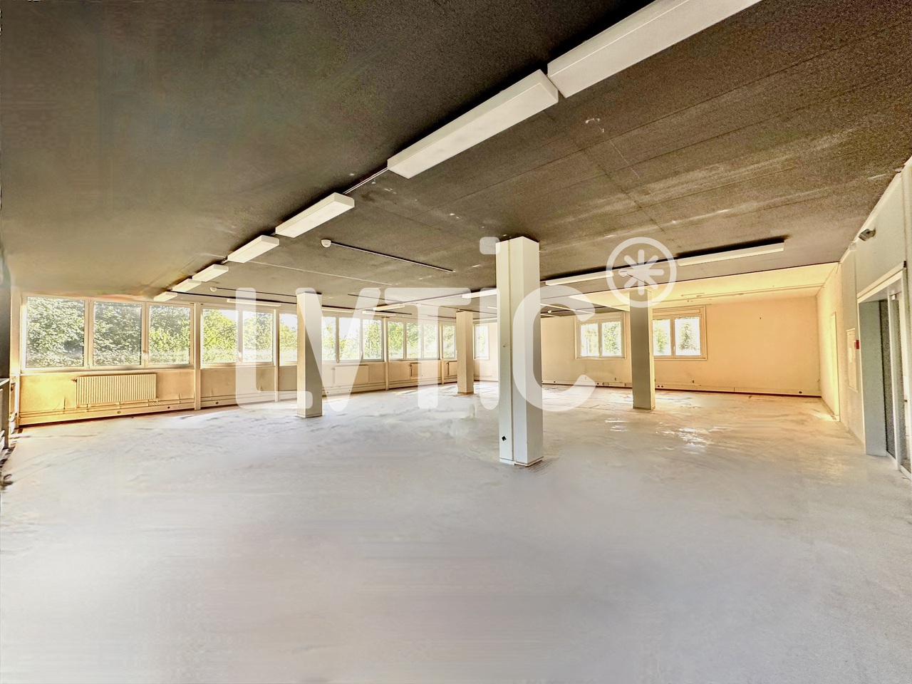 886m² atelier, photo 3 of 8