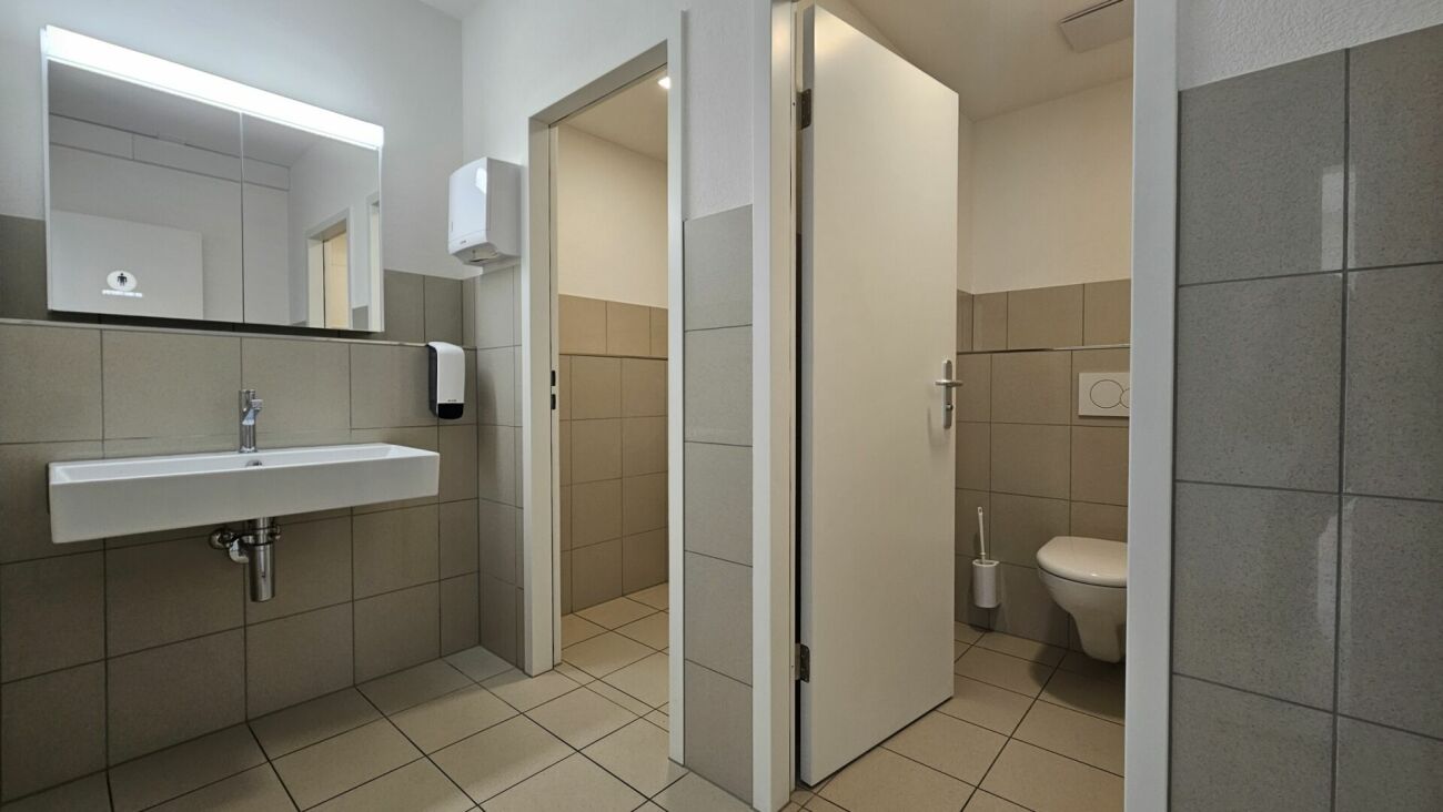 223m² office