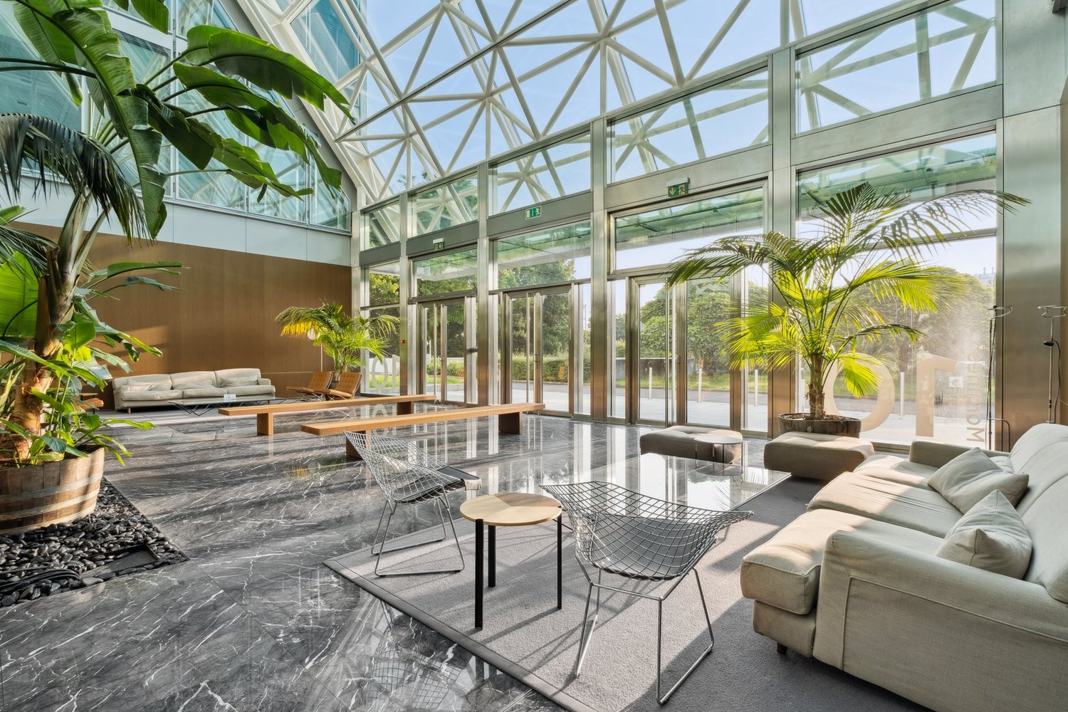 490m² office, photo 1 of 7