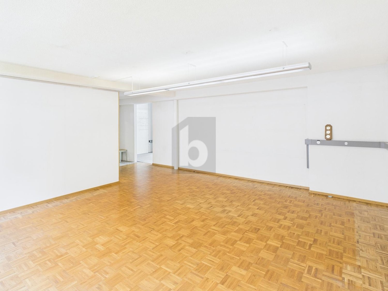 150m² shop, photo 4 of 4