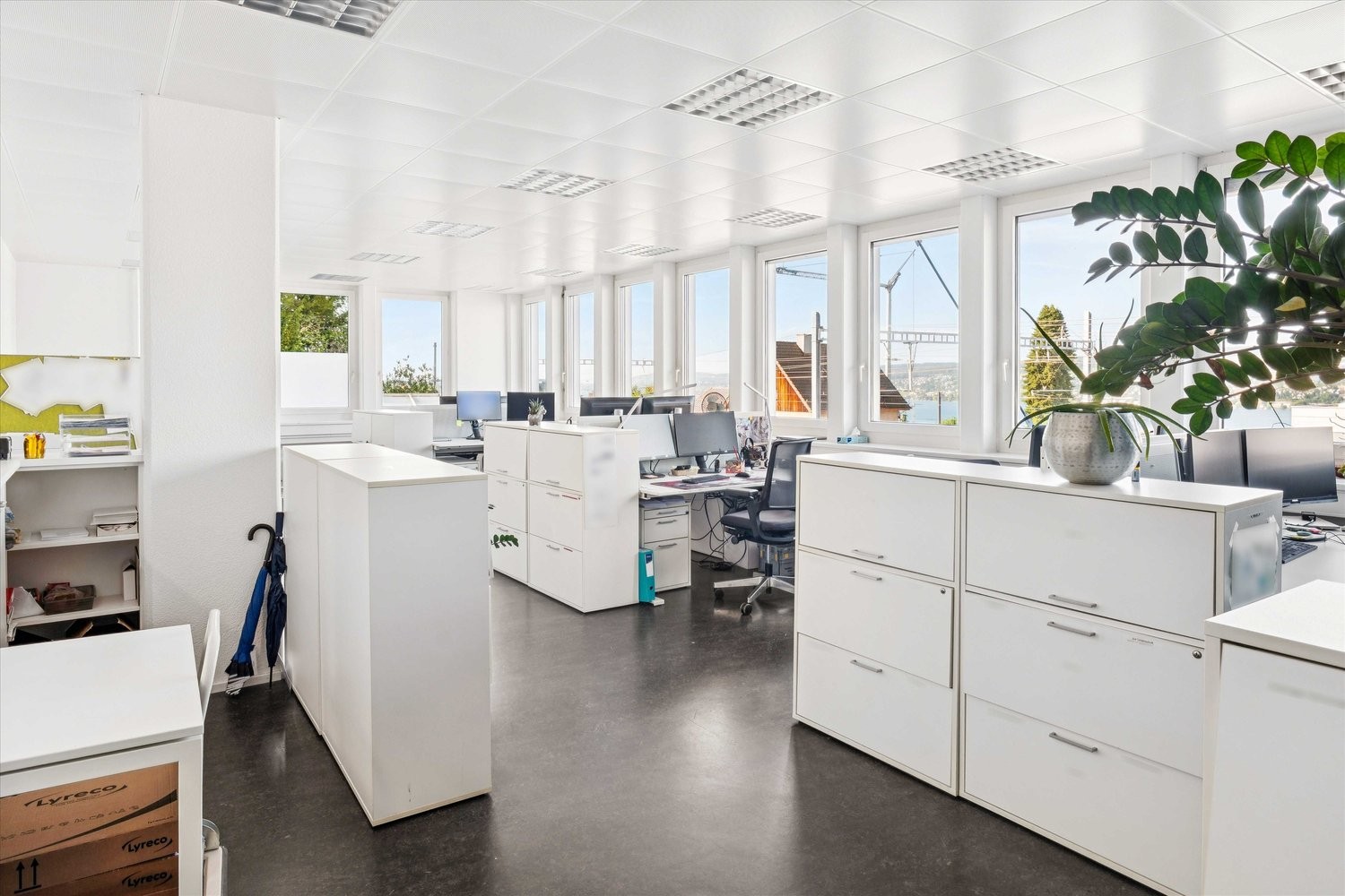 373m² office, photo 7 of 8