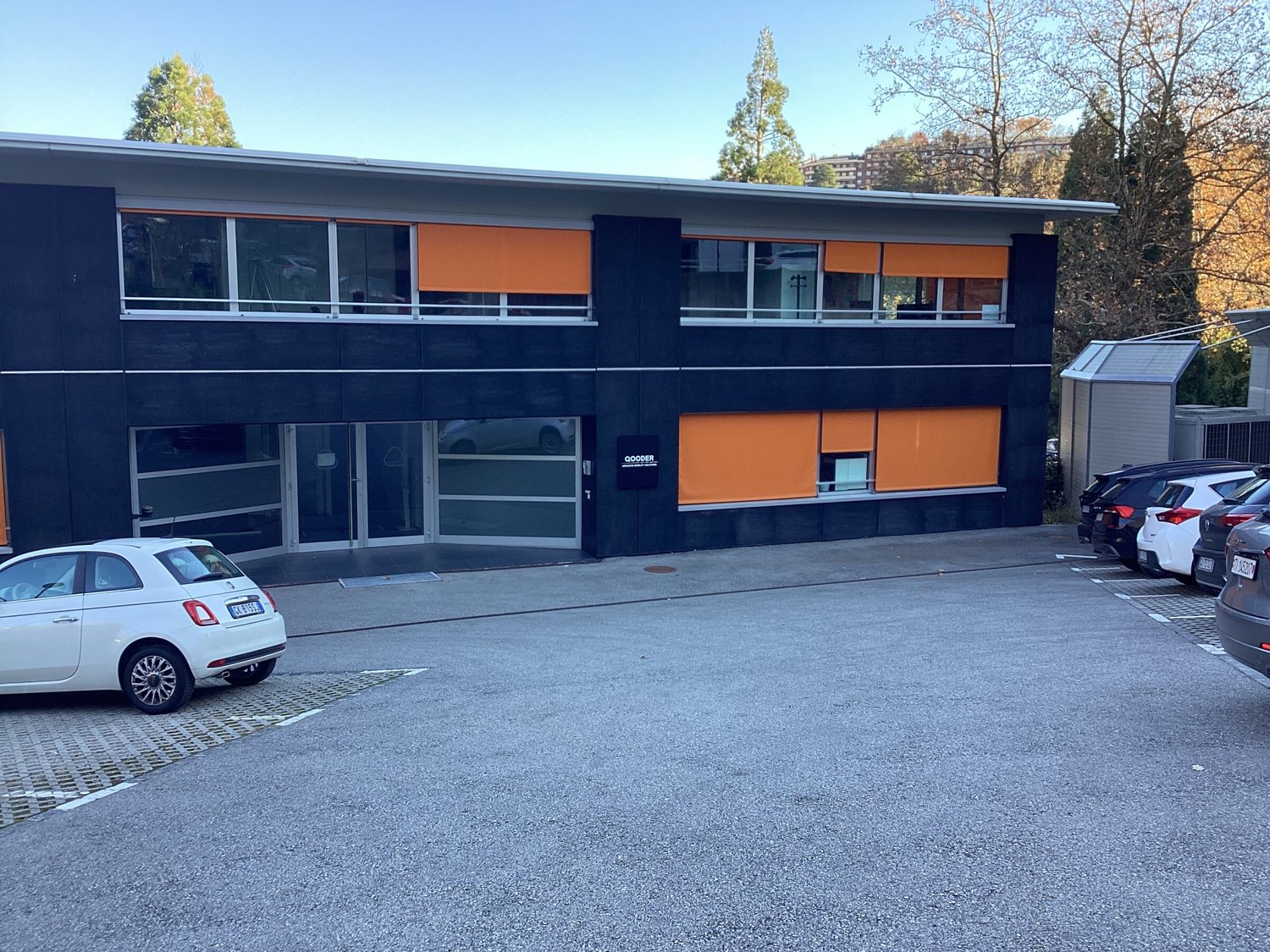 840m² living / commercial building, photo 1 of 10