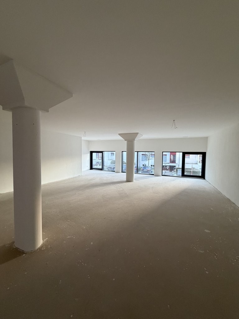 93m² commerciale
