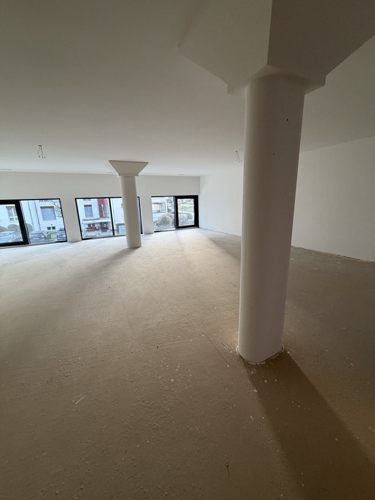 93m² commerciale