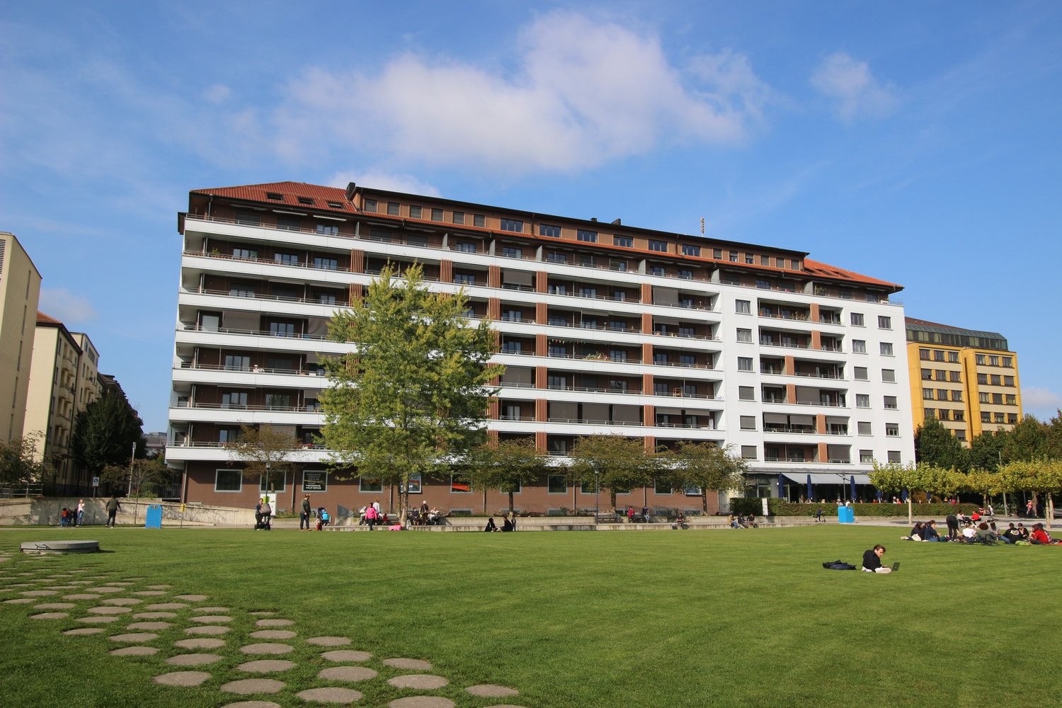 253m² Laden