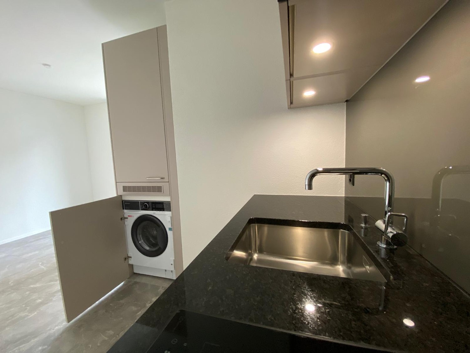 1 room apartment, photo 3 of 3