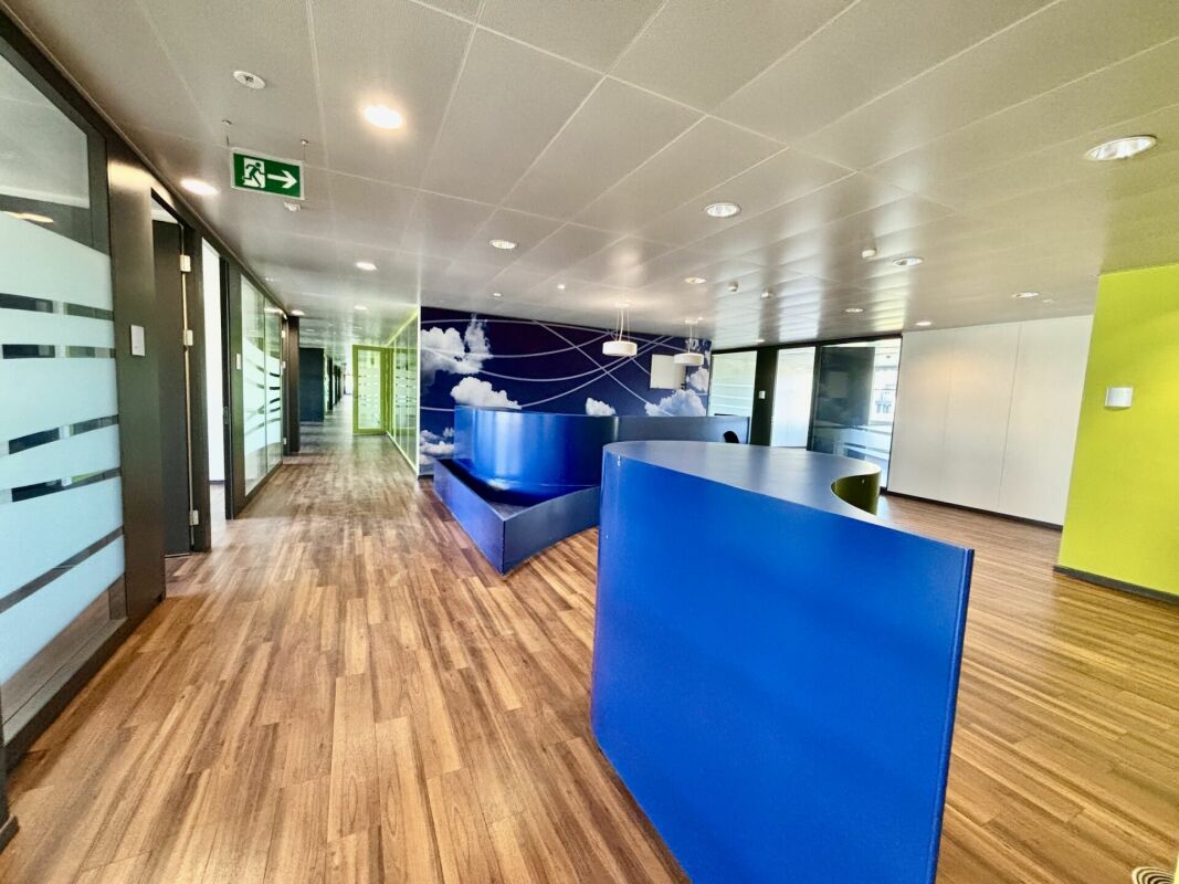 750m² office, photo 2 of 10