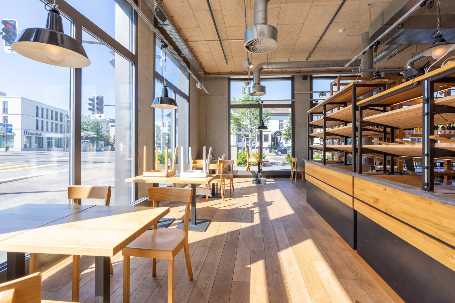 345m² restaurant, photo 1 of 10