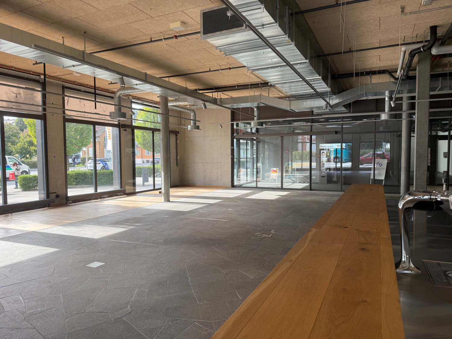 345m² restaurant, photo 2 of 10