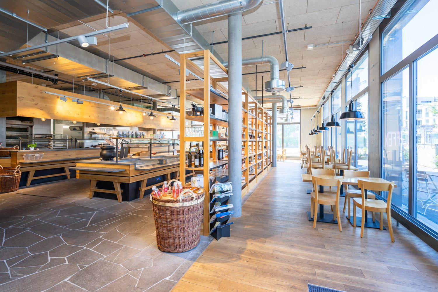 345m² restaurant, photo 9 of 10