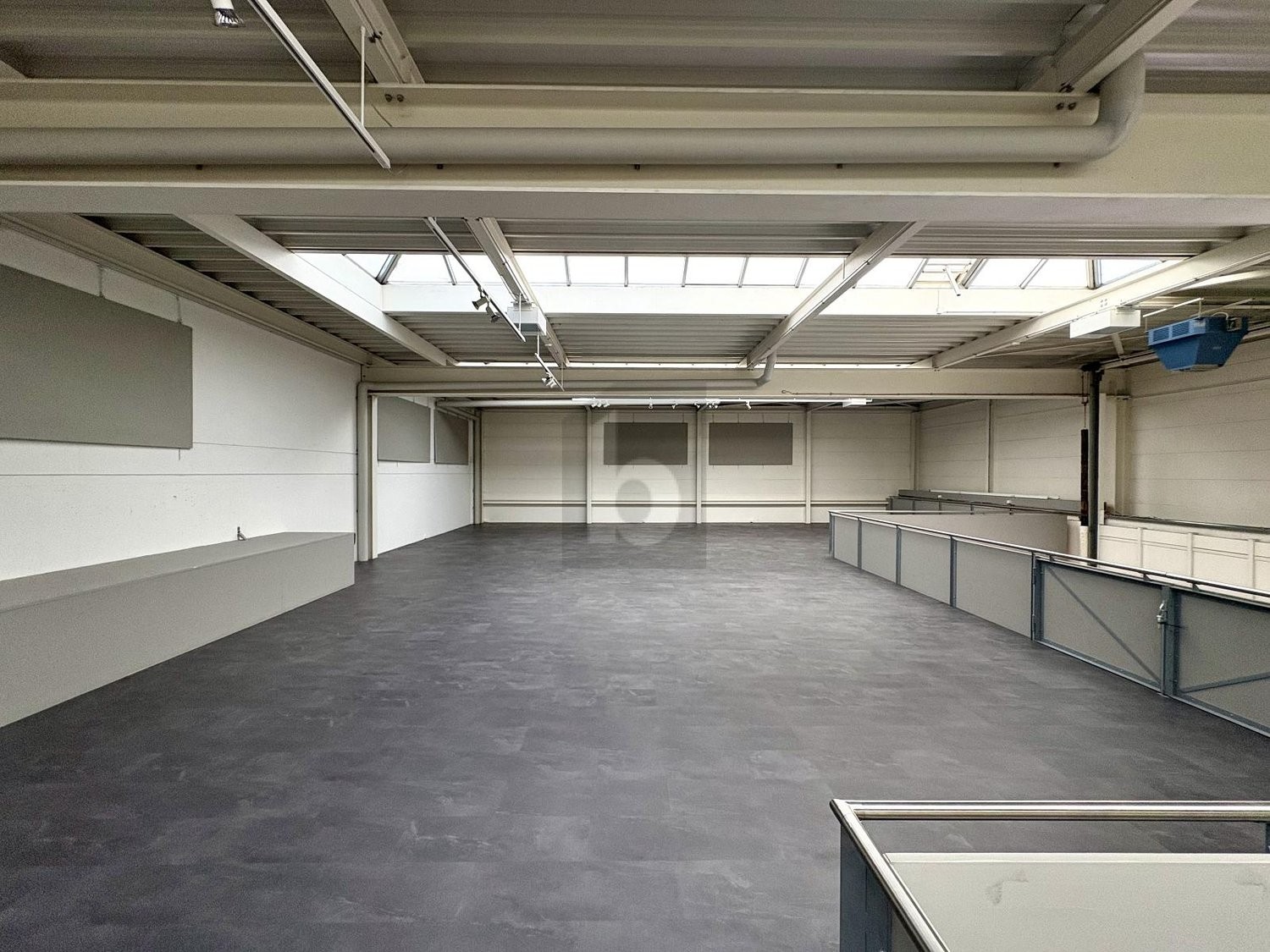 350m² industrial object, photo 3 of 4