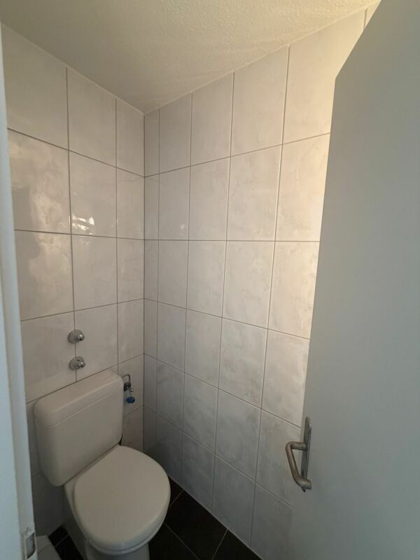 4 ½ room apartment

Apartment with breathtaking views!

This beautiful, bright 4.5 room apartment is available IMMEDIATELY.
The apartment features the following rooms:
- 1 living room (bright, large) with access to the first balcony
- 2 bedrooms with access to the second balcony
- 1 children's/guest, photo 9 of 9