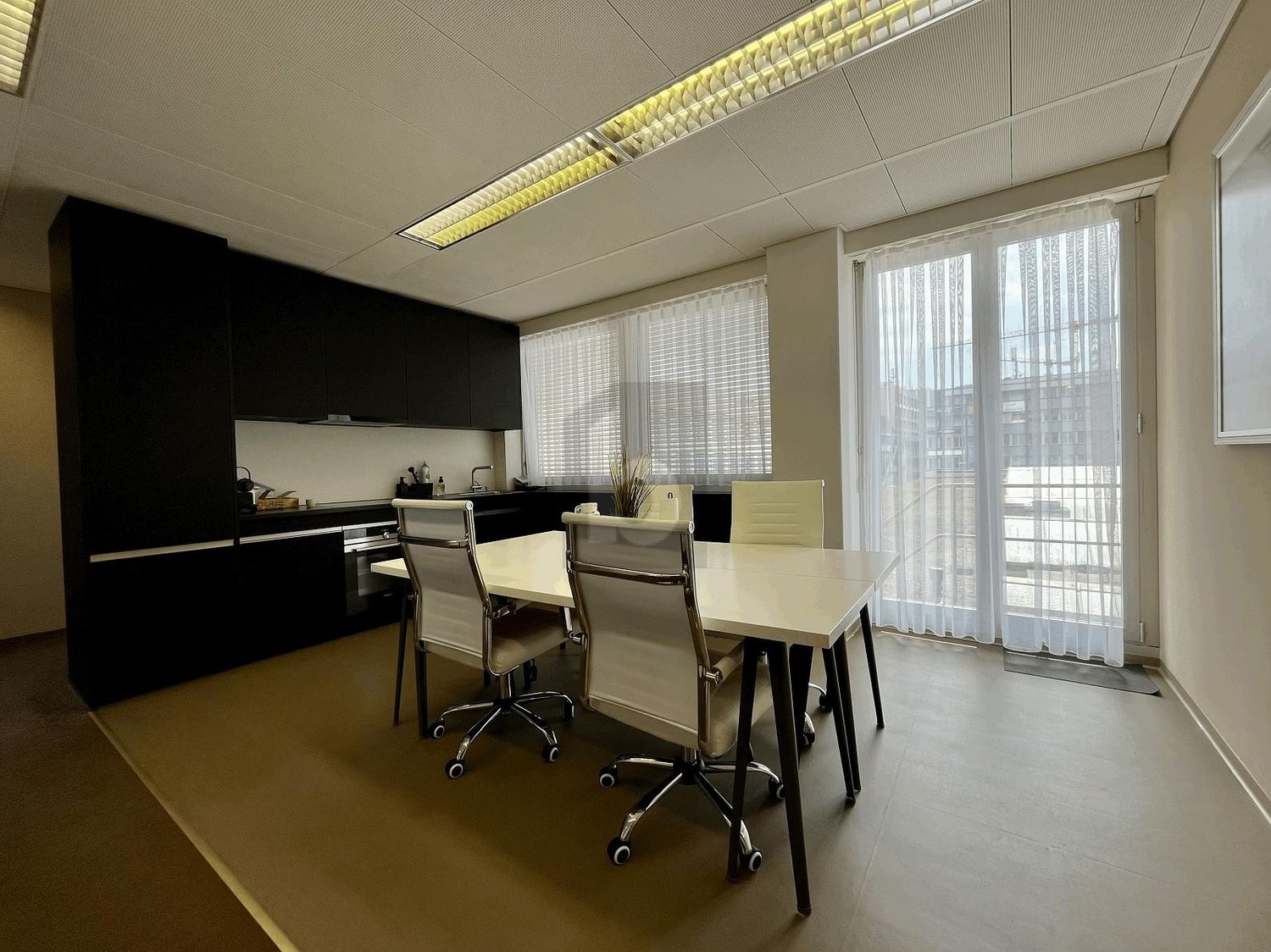 452m² office, photo 2 of 4