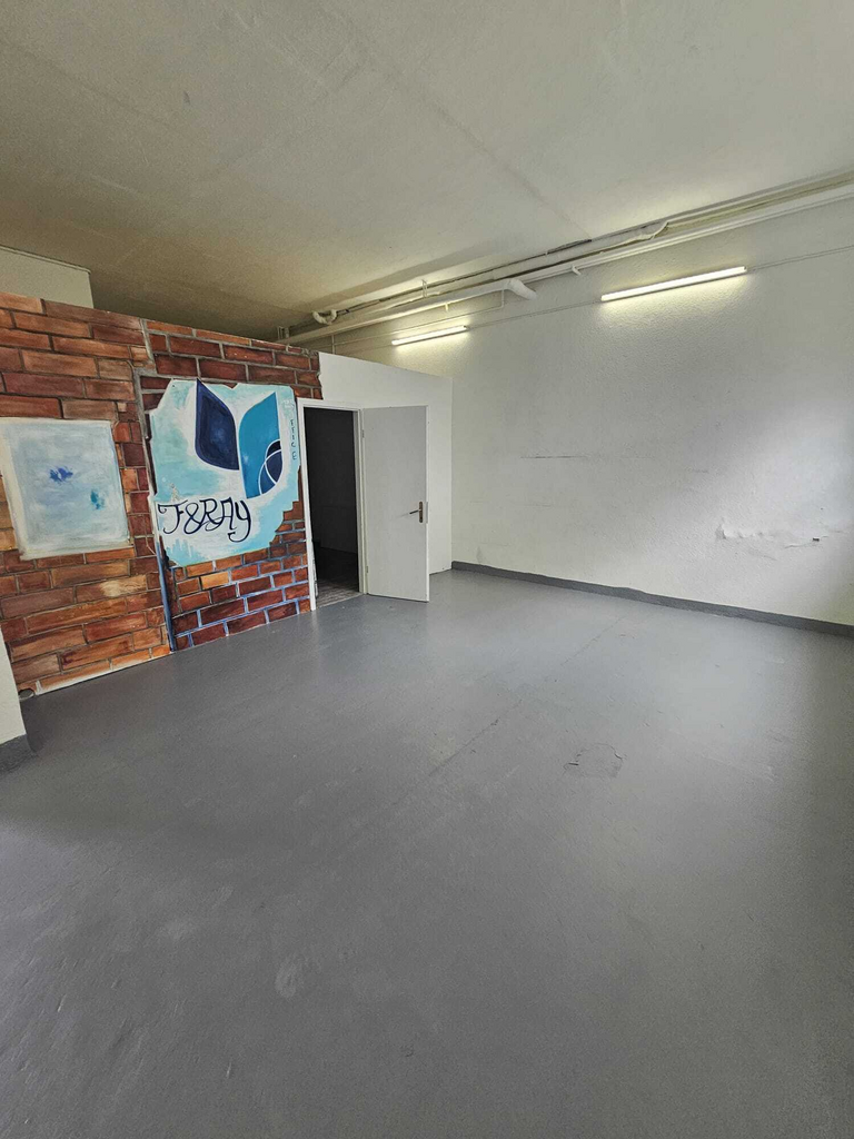 50m² storage room