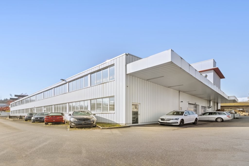 1124m² commercial, photo 2 of 9