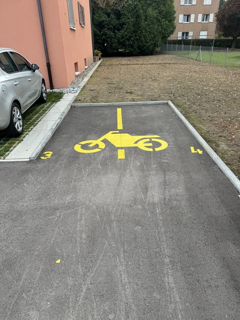 Covered bike parking

Outdoor two-wheel parking spaces for rent.

CHF 12.-/month + VAT - **First month's rent free!**

Availability: immediately or to be agreed

If interested and for more information, please contact us at 021 310 66 94 or use the contact form.

Zivag Gérances SA