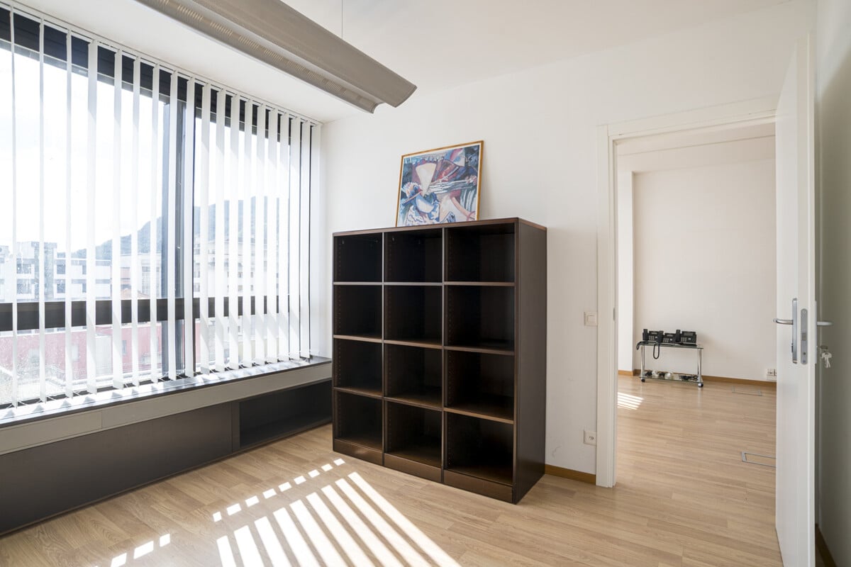 Office, photo 4 of 6