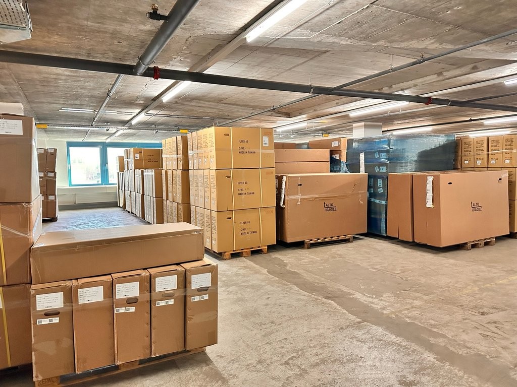 2760m² storage room