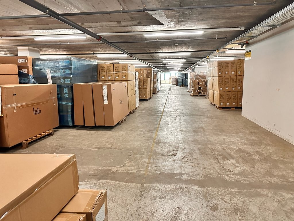 2760m² storage room