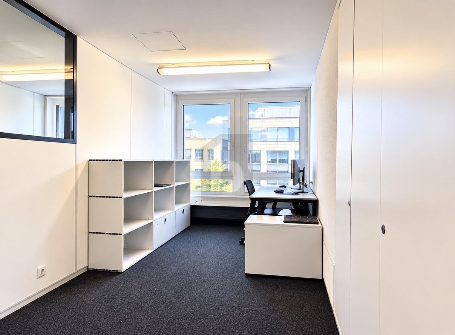 380m² office