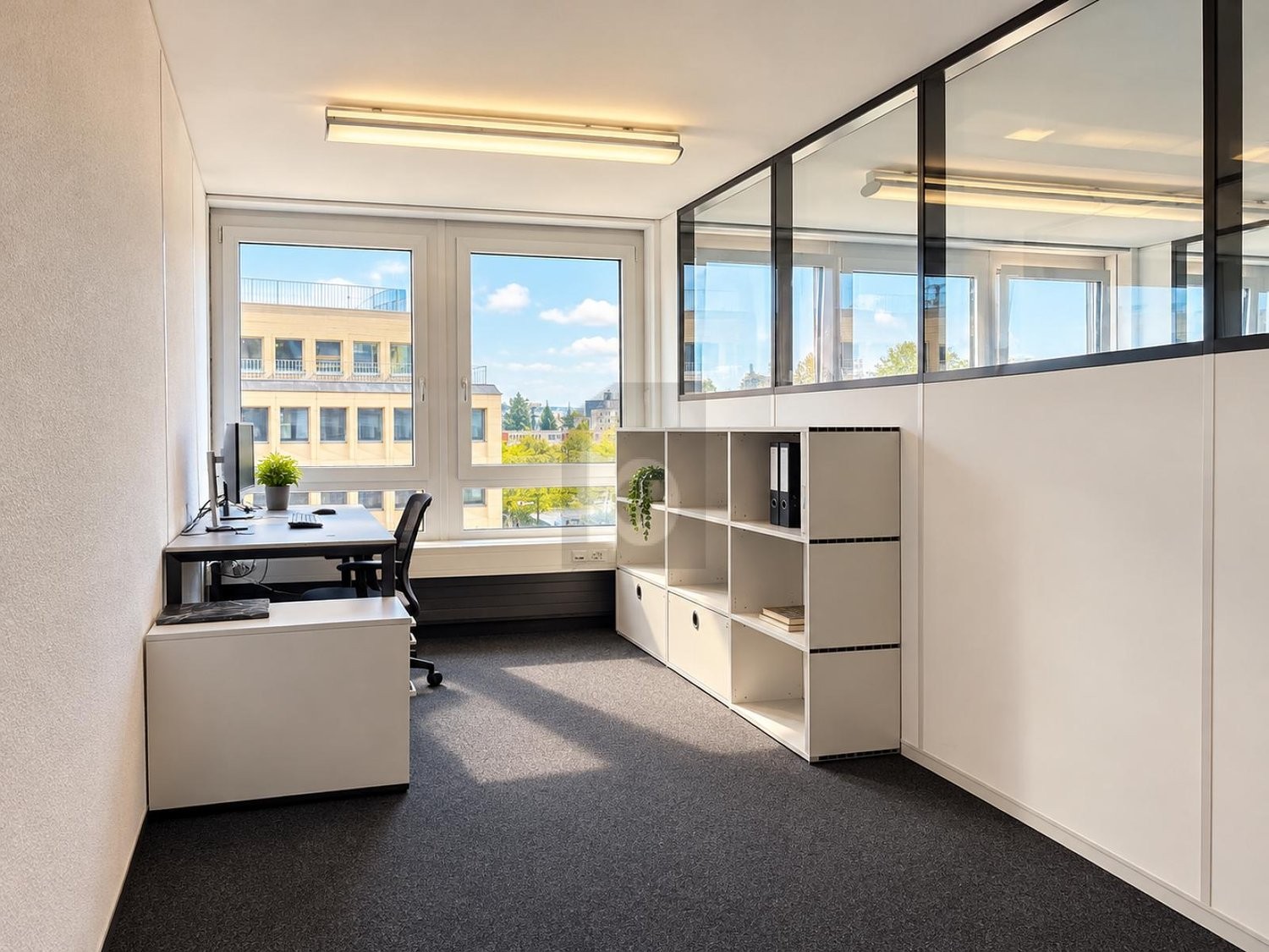 380m² office